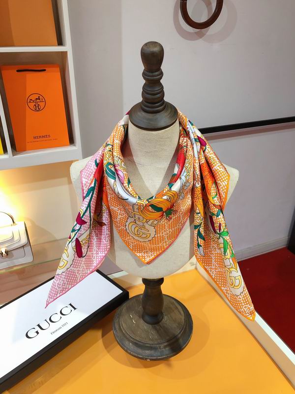 Gucci silk scarf 90X90cm E23 (16)